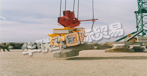 ACIMEX于1971年在法國創(chuàng)立，在鋼鐵和機械工業(yè)服務(wù)領(lǐng)域首次獲得法國在夾持和提升金屬板和鋼板領(lǐng)域的聲譽。該公司隨后擴展了其在混凝土和管道領(lǐng)域的專業(yè)知識和技能。