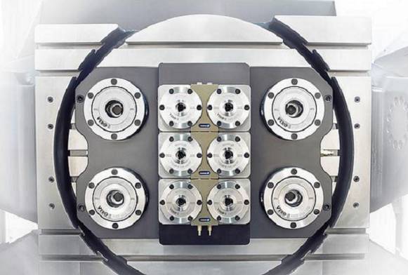 SCHUNK刀具夾持系統(tǒng)對機(jī)加工行業(yè)產(chǎn)生了前所未有的革命性影響。?模塊化夾持系統(tǒng)借鑒其優(yōu)勢，它的作用遠(yuǎn)不止于一個參考基準(zhǔn)，還提供了包括定位、夾持以及接口通用等功能。這種夾持原理如今被認(rèn)為是提高生產(chǎn)效率的最有效的方法之一，廣泛適用于從小型零件到大型零件，從粗加工到裝配應(yīng)用的各種工藝。作為這一技術(shù)的先驅(qū)以及夾持技術(shù)和抓取系統(tǒng)的領(lǐng)導(dǎo)者，SCHUNK始終致力于開發(fā)新的應(yīng)用領(lǐng)域，并在它的模塊化系統(tǒng)中新增了適用于直接夾持工件以及微小型零件的專業(yè)標(biāo)準(zhǔn)模塊。