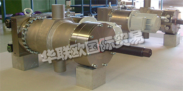 B&B HYDRAULIK-TECHNIK GmbH由Helitut Brocke和HenningB?hr于1983年在Witten-Herbede成立。目的是銷售用于骨料結(jié)構(gòu)的液壓元件和液壓附件。在短時(shí)間內(nèi)，對(duì)完整的Hydraulilk系統(tǒng)的需求變得非常大，以至于他們的生產(chǎn)開(kāi)始了。