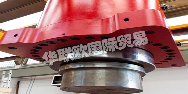 BOMBARDIERI SpA于1959年在意大利 Gazzaniga 成立，現(xiàn)在是一家私營(yíng)有限公司，擁有100多名訓(xùn)練有素的員工，分為三個(gè)工廠，兩個(gè)在意大利北部，一個(gè)在墨西哥。